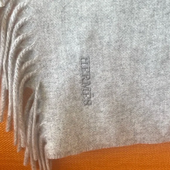 HERMES Gray and Brown Horse reversible SHAWL - Picture 2 of 9